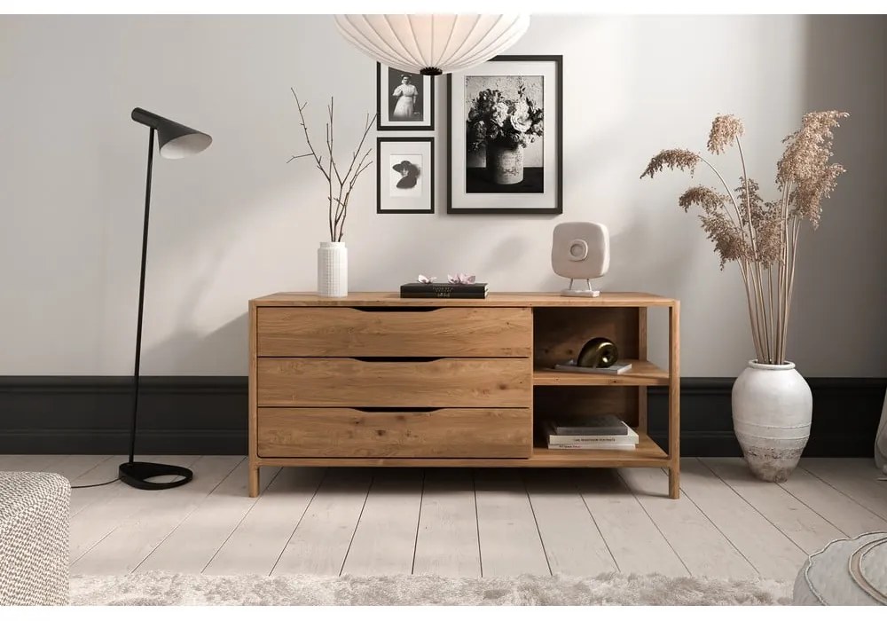 Comodă în culoare naturală joasă din lemn de stejar 140x64 cm Twig – The Beds
