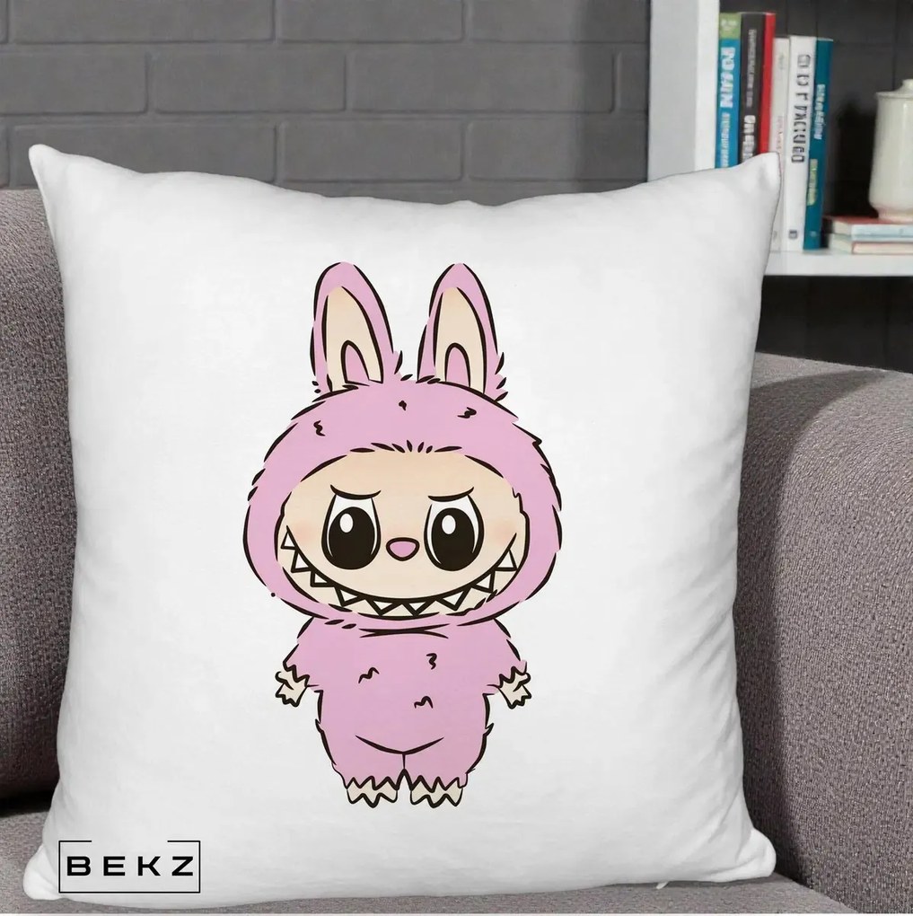 Perna Personalizata Labubu Mov Pastel, 40x40 cm, Alb Pufos, Husa Detasabila, Perna Inclusa, BEKZ®