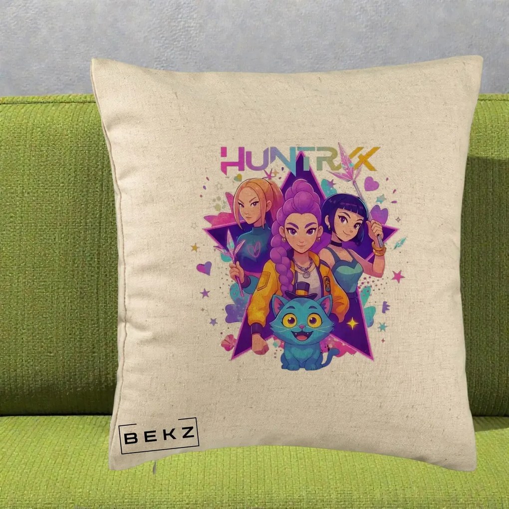 Perna Personalizata K-pop HUNTRX Trio cu Pisica Stele, 40x40 cm, Bej, Husa Detasabila, Perna Inclusa, BEKZ®