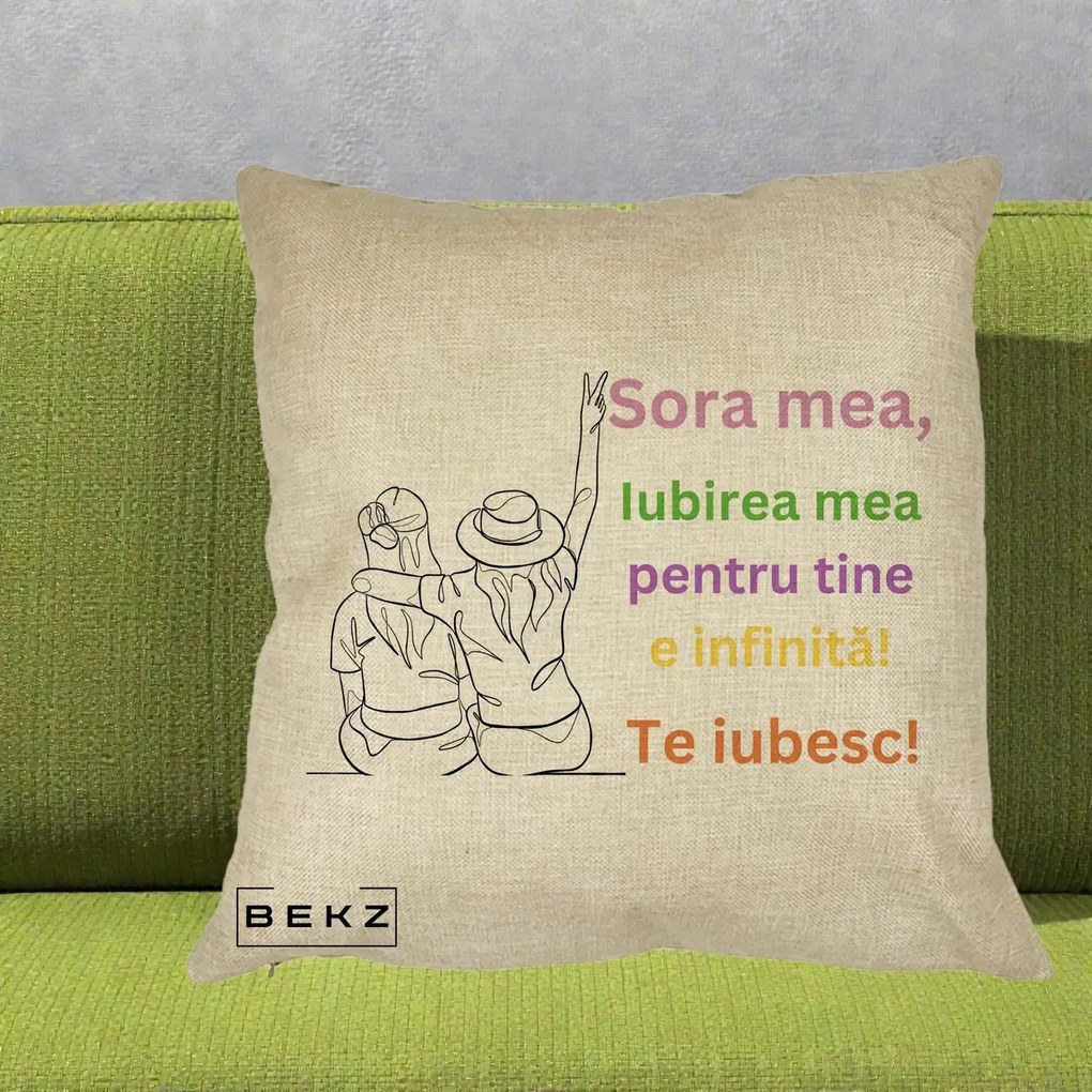 Cadou pentru Sora - Perna Personalizata Sora Mea Te Iubesc Doua Fete cu Palarie si Umbrela, 40x40 cm, Crem, Husa Detasabila, Perna Inclusa, BEKZ®
