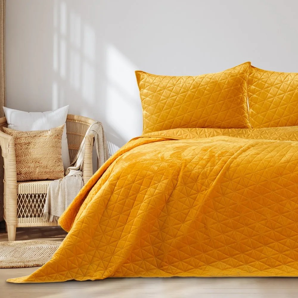 Cuvertură galbenă matlasată din catifea 240x260 cm Laila – Restilo