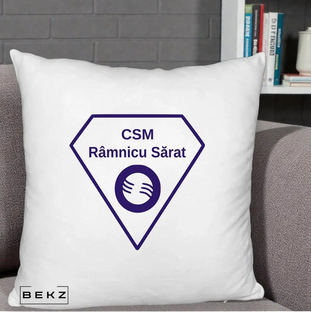 Perna Personalizata CSM Ramnicu Sarat Fotbal, 40x40 cm, Alb Pufos, Husa Detasabila, Perna Inclusa, BEKZ®