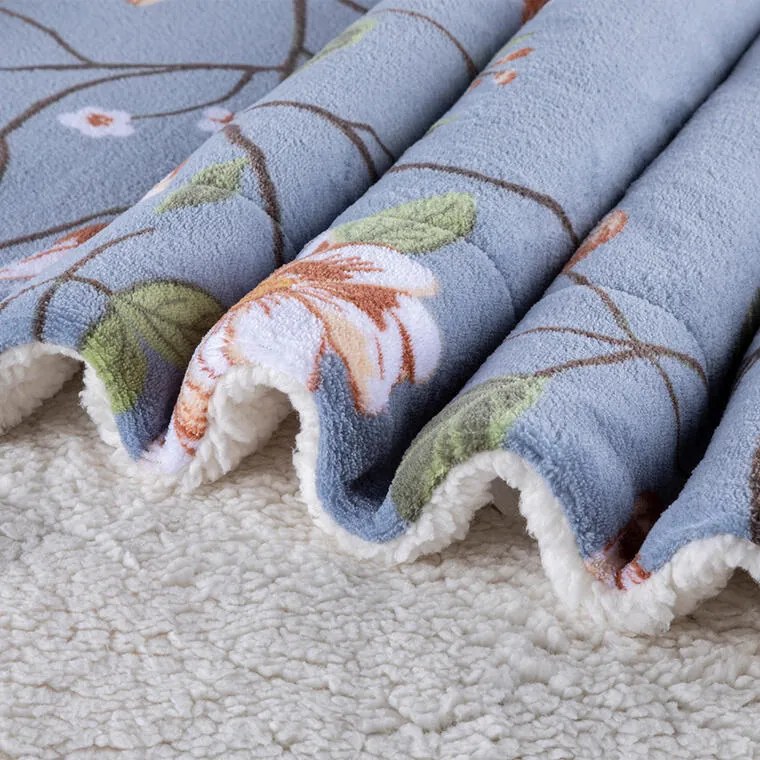 Pătură cu blăniță MAGNOLII aurie 150 x 200 cm