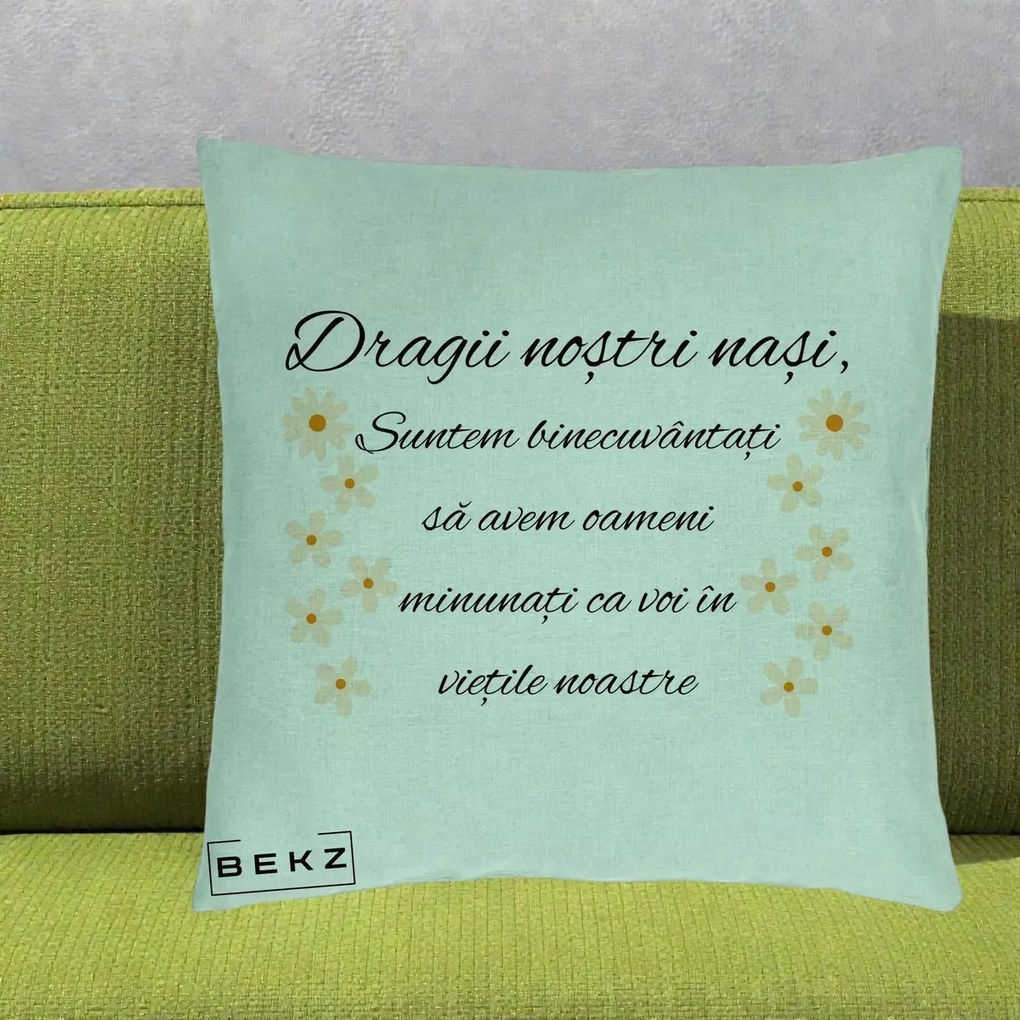 Cadou pentru Nasi - Perna Personalizata Dragii Nostri Nasi Suntem Binecuvantati cu Floricele, 40x40 cm, Verde Menta, Husa Detasabila, Perna Inclusa, BEKZ®