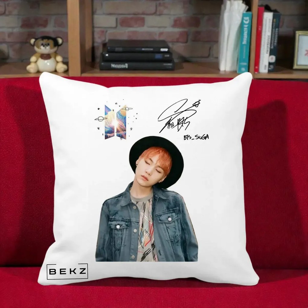 Perna Personalizata K-pop BTS Suga par Portocaliu Palarie Autograf, 40x40 cm, Alba Mata, Husa Detasabila, Perna Inclusa, BEKZ®