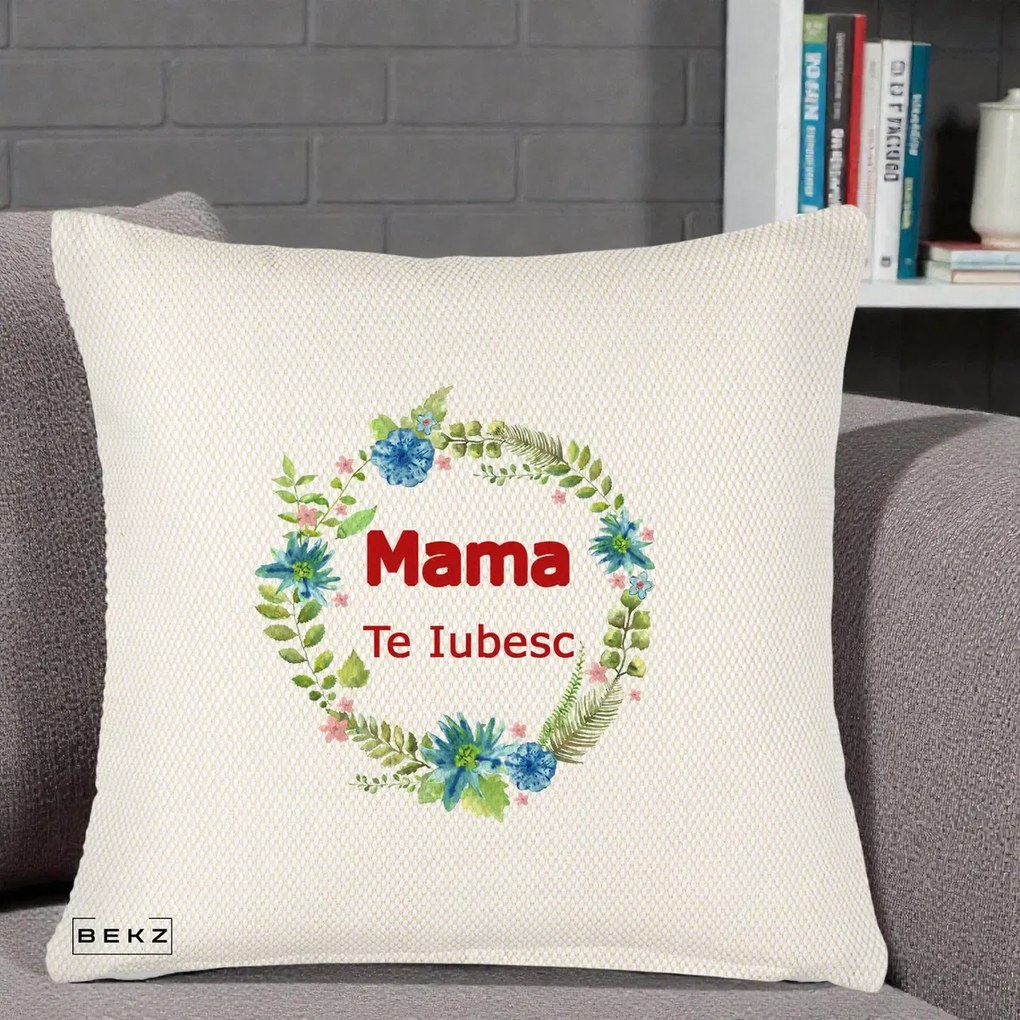 Cadou pentru Mama - Perna Personalizata Mama Te Iubesc Flori Albastre, 40x40 cm, Crem Reliefat, Husa Detasabila, Perna Inclusa, BEKZ®