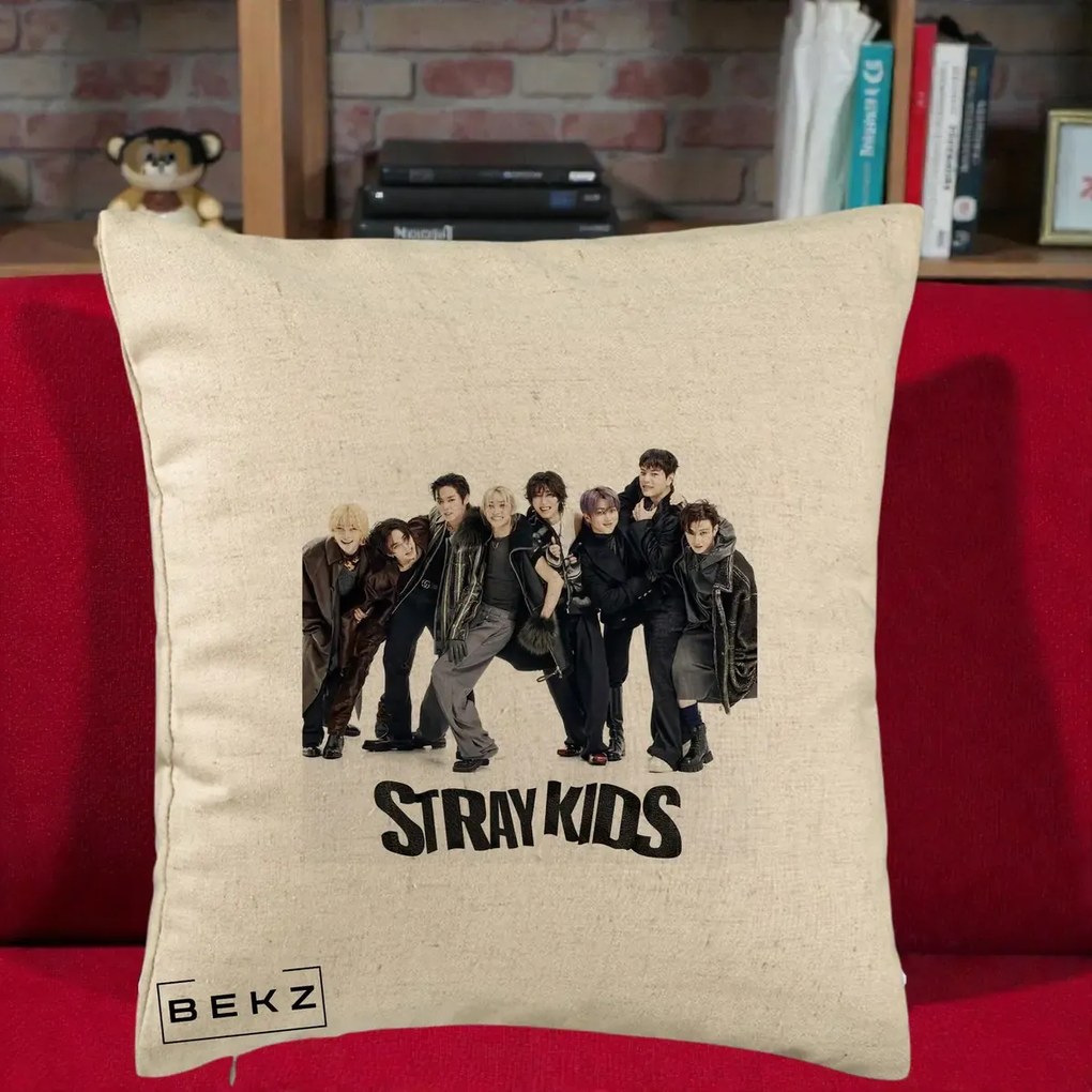 Perna Personalizata K-pop Stray Kids Outfit Negru, 40x40 cm, Bej, Husa Detasabila, Perna Inclusa, BEKZ®