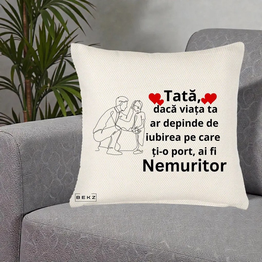 Cadou pentru Tata - Perna Personalizata Tata Nemuritor cu Inimi Rosii, 40x40 cm, Crem Reliefat, Husa Detasabila, Perna Inclusa, BEKZ®