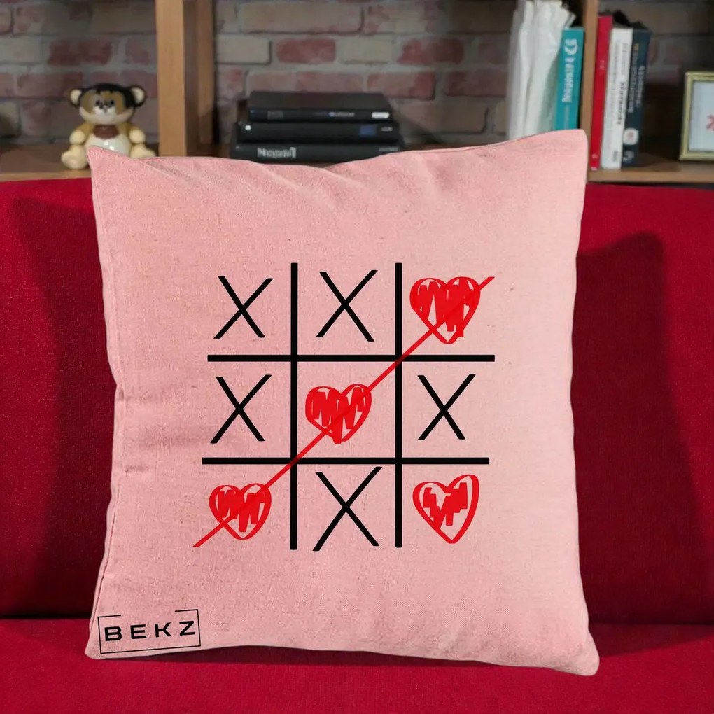 Cadou Romantic - Perna Personalizata Love Joc X si Inima cu Castigator Iubire, 40x40 cm, Roz, Husa Detasabila, Perna Inclusa, BEKZ®