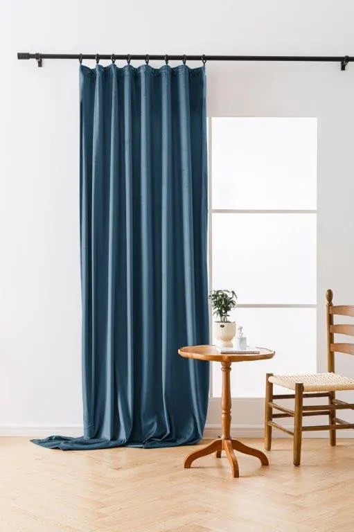 Draperie opaca Culoare albastru kerosen VELVET 135x250 cm Agățat: Rejansa