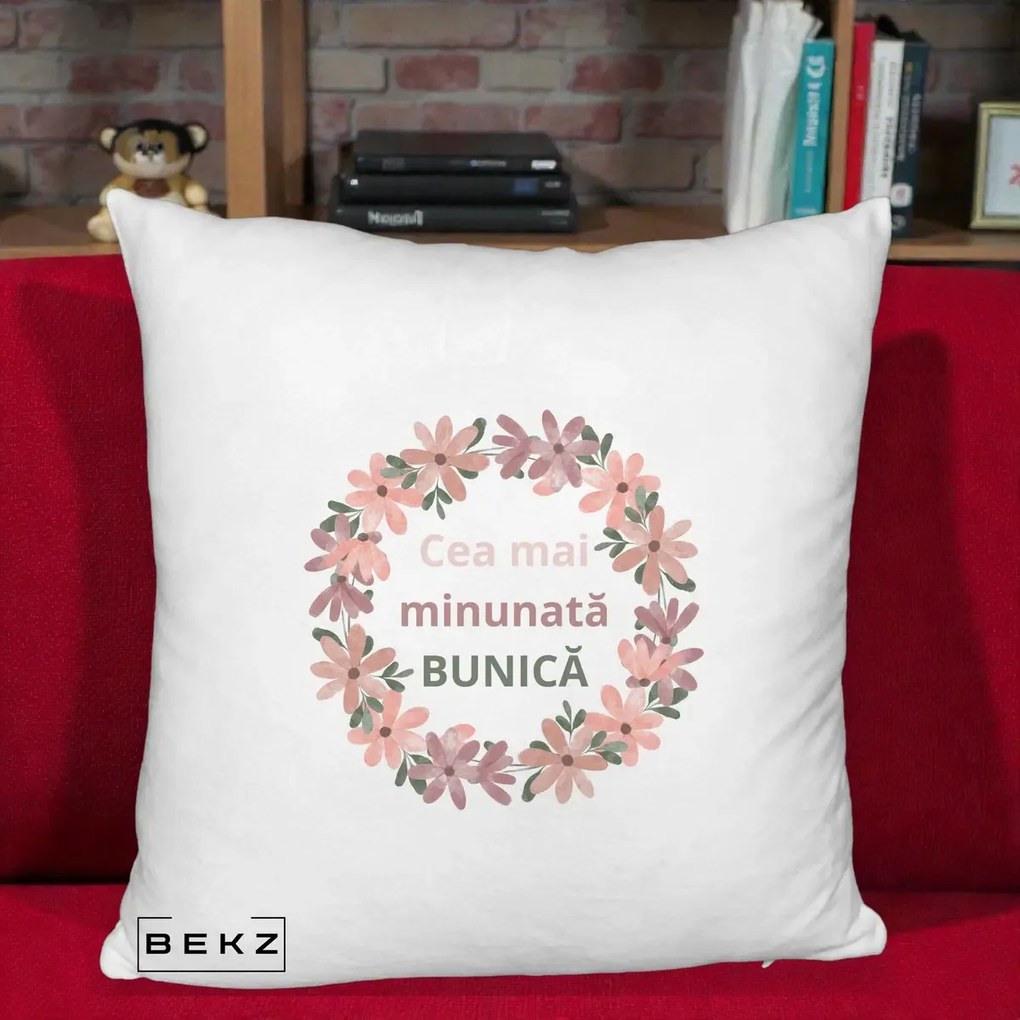 Cadou pentru Bunica - Perna Personalizata Cea Mai Minunata Bunica Coronita Flori Roz, 40x40 cm, Alb Pufos, Husa Detasabila, Perna Inclusa, BEKZ®