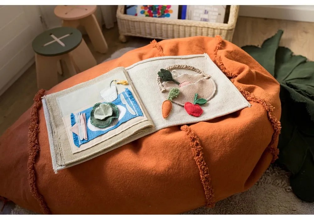 Fotoliu puf pentru copii verde/portocaliu Cathy the Carrot – Lorena Canals