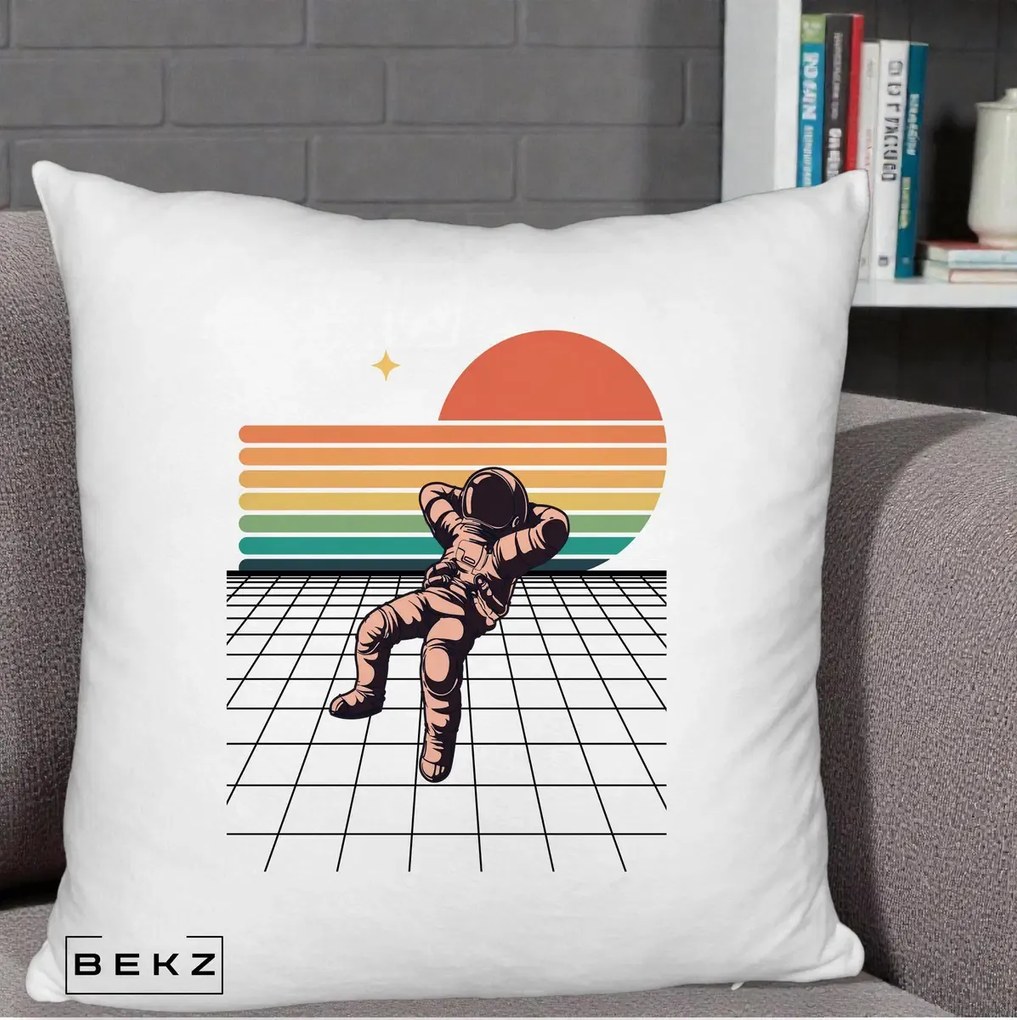 Perna Decorativa Astronaut Retro Space, 40x40 cm, Alb Pufos, Husa Detasabila, Perna Inclusa, BEKZ®