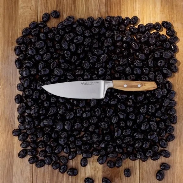 Cuțitul bucătarului AMICI 16 cm lemn de măslin Wüsthof