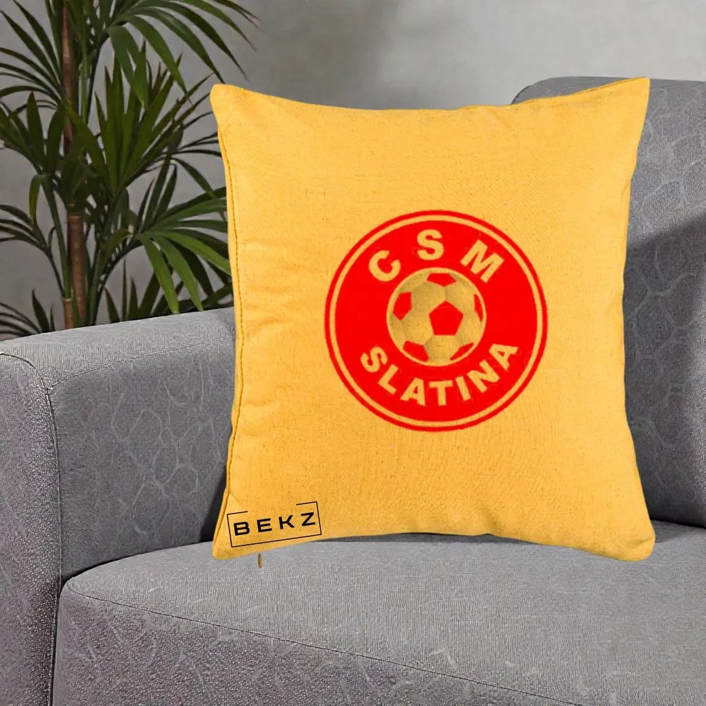 Perna Personalizata CSM Slatina Fotbal, 40x40 cm, Galben, Husa Detasabila, Perna Inclusa, BEKZ®