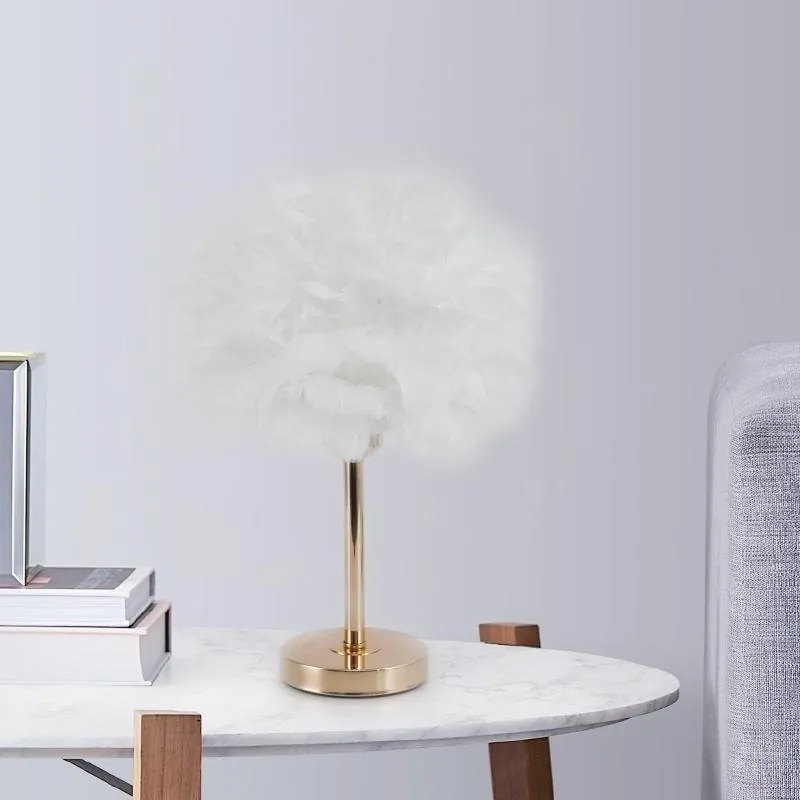 Veioză Decorativă cu Pene și Bază Aurie – Glamour și Căldură Vizuală