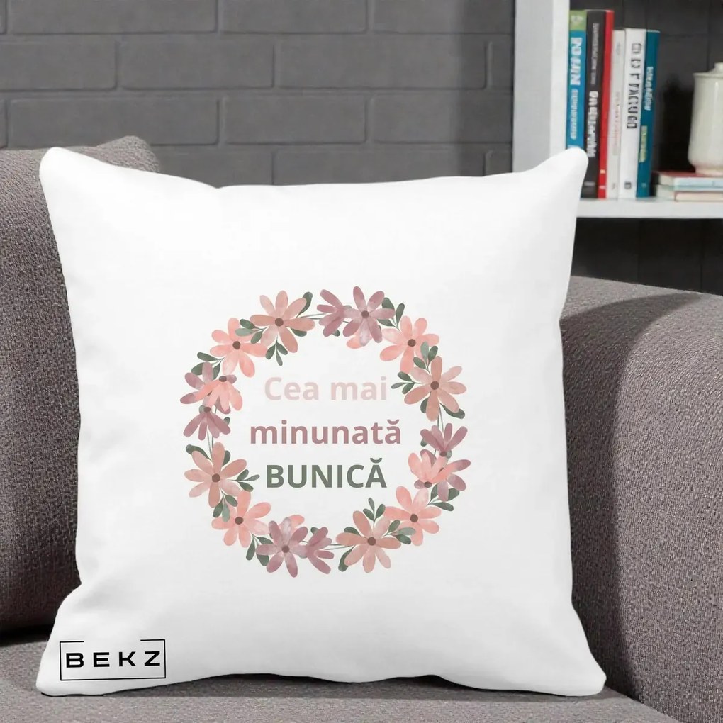 Cadou pentru Bunica - Perna Personalizata Cea Mai Minunata Bunica Coronita Flori Roz, 40x40 cm, Alba Mata, Husa Detasabila, Perna Inclusa, BEKZ®