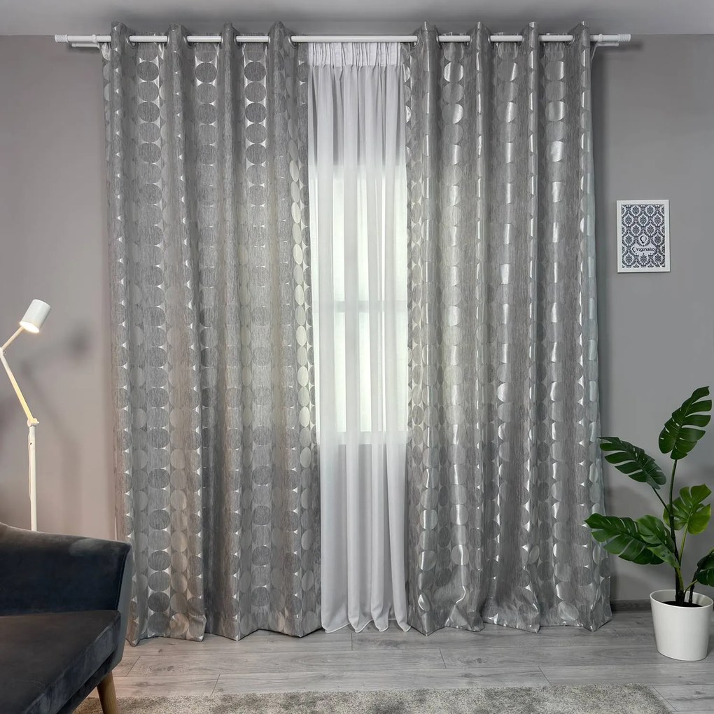 Set două Draperii (Opacitate 70%), din Satin tip Damasc (Model circular), Gata lucrate (Inele galerie), Culoare Gri + Argintiu (Efect semi-lucios), Dimensiuni draperie 160x260 cm (x2), Brand Originalio