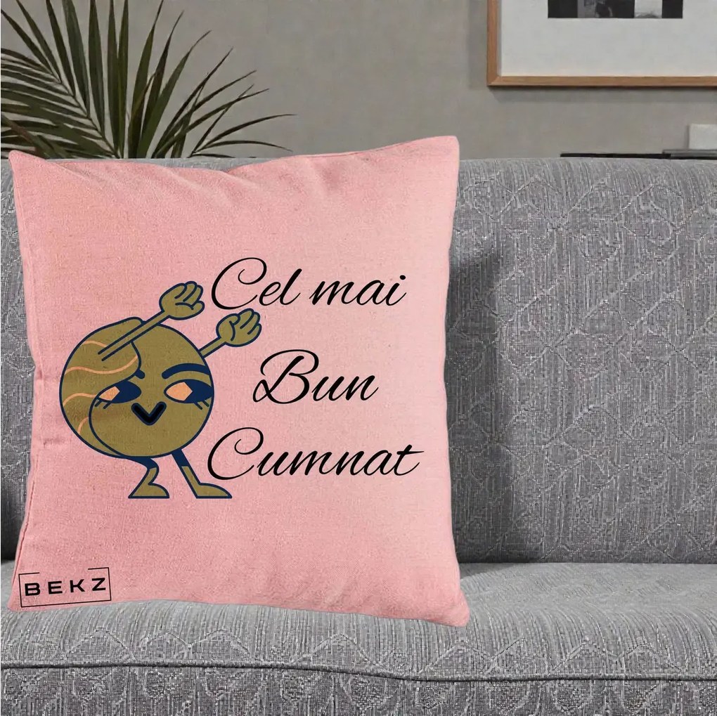Cadou pentru Cumnat - Perna Personalizata Cel mai Bun Cumnat cu Personaj Funny Verde, 40x40 cm, Roz, Husa Detasabila, Perna Inclusa, BEKZ®