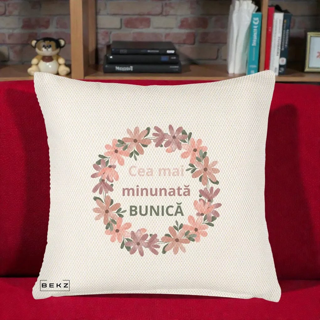 Cadou pentru Bunica - Perna Personalizata Cea Mai Minunata Bunica Coronita Flori Roz, 40x40 cm, Crem Reliefat, Husa Detasabila, Perna Inclusa, BEKZ®