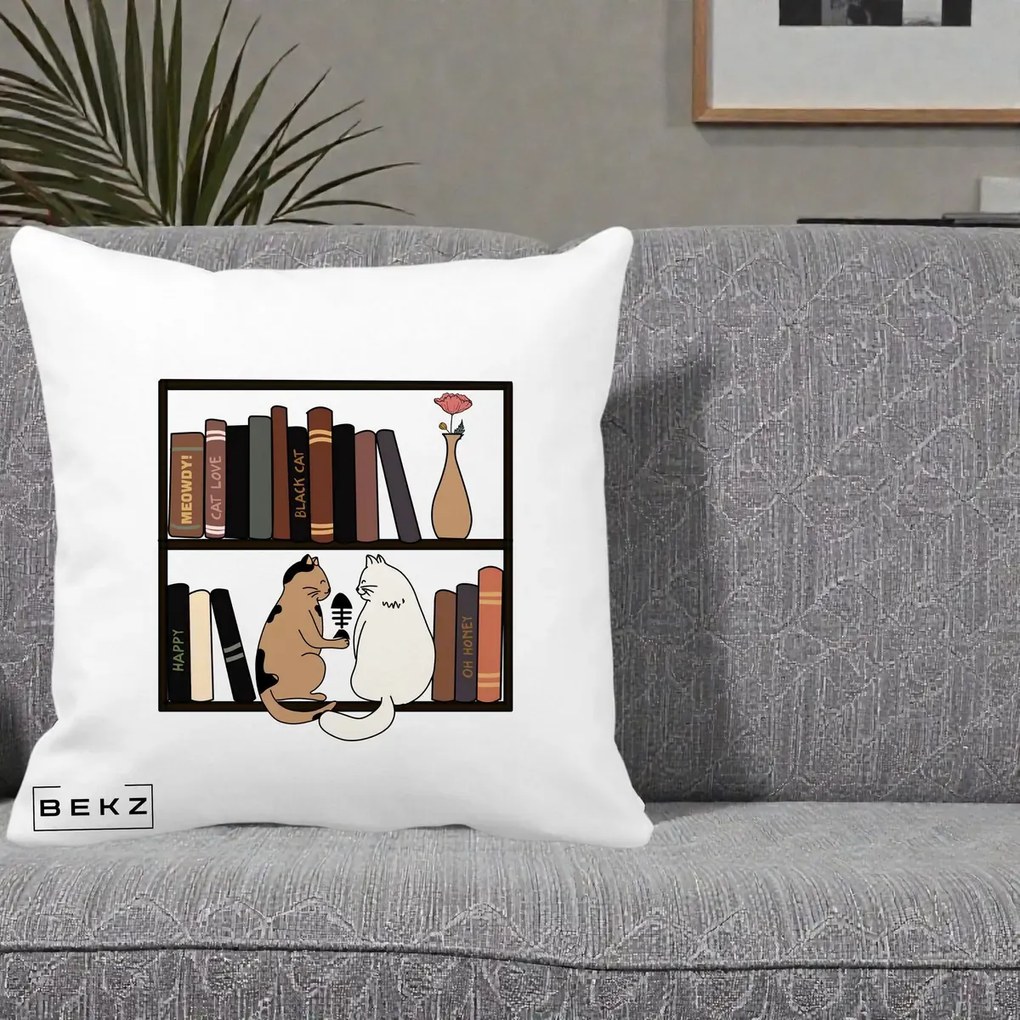 Perna Personalizata Pisici si Carti pe Raft, 40x40 cm, Alba Mata, Husa Detasabila, Perna Inclusa, BEKZ®