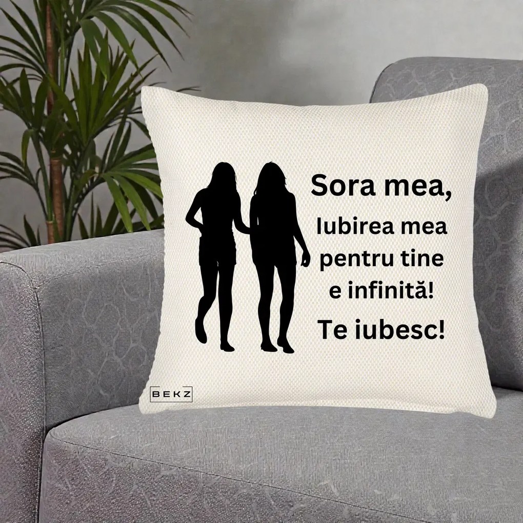 Cadou pentru Sora - Perna Personalizata Sora Mea Te Iubesc Siluete Negre Tinand Maini, 40x40 cm, Crem Reliefat, Husa Detasabila, Perna Inclusa, BEKZ®