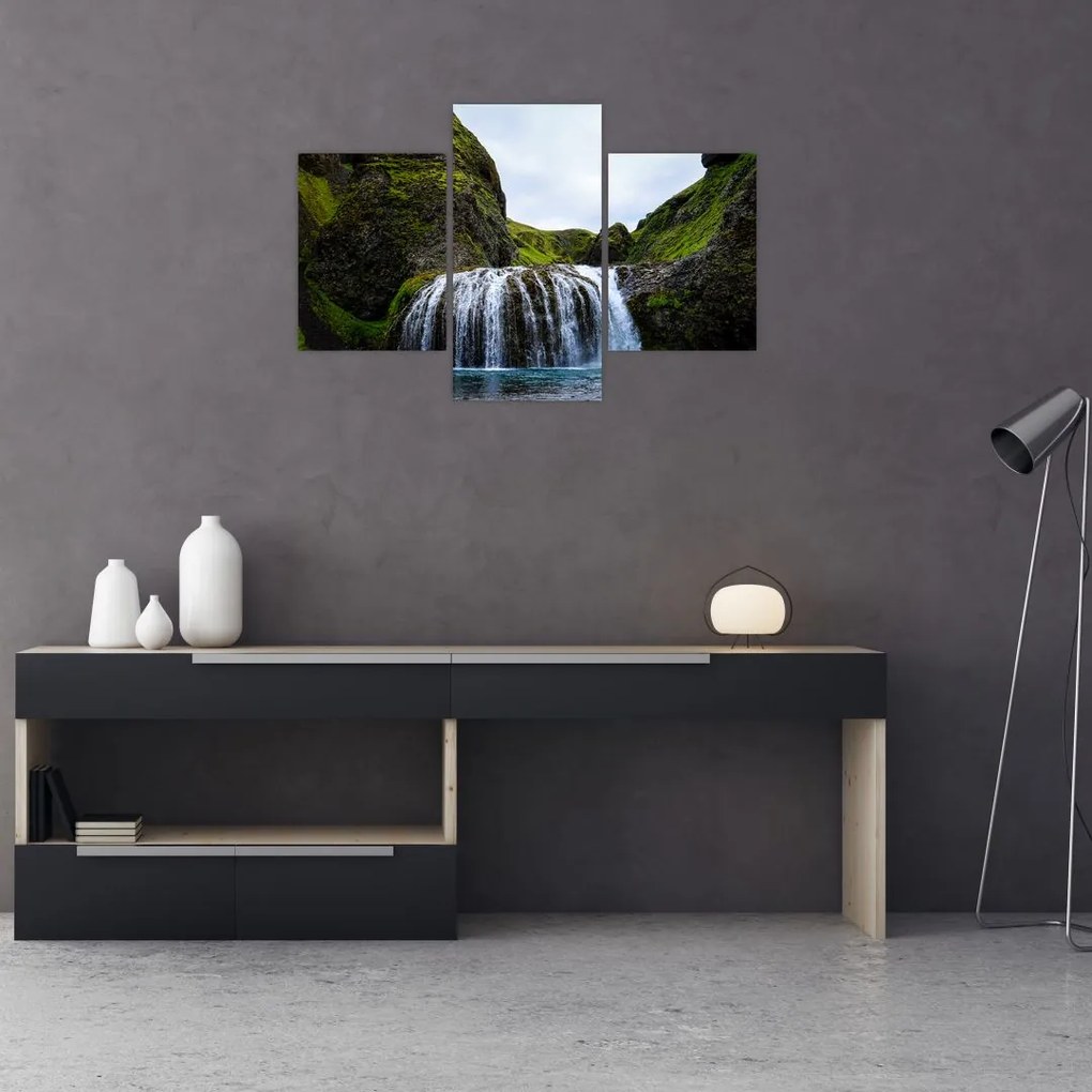 Tablou - Stânci cu cascadă (90x60 cm)