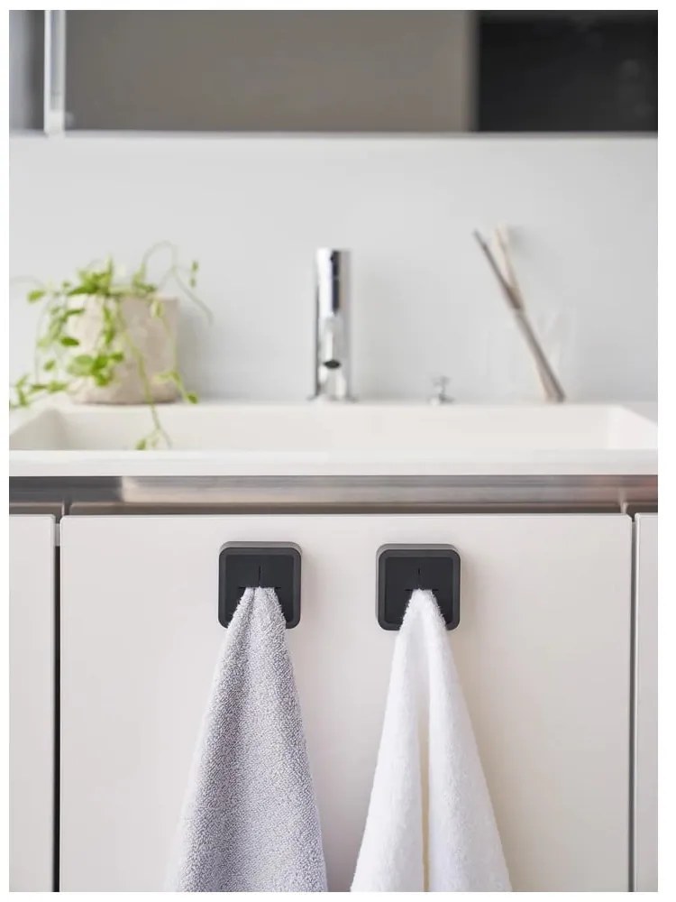 Suport pentru prosoape de bucătărie negru autoadeziv din plastic Film Hook – YAMAZAKI