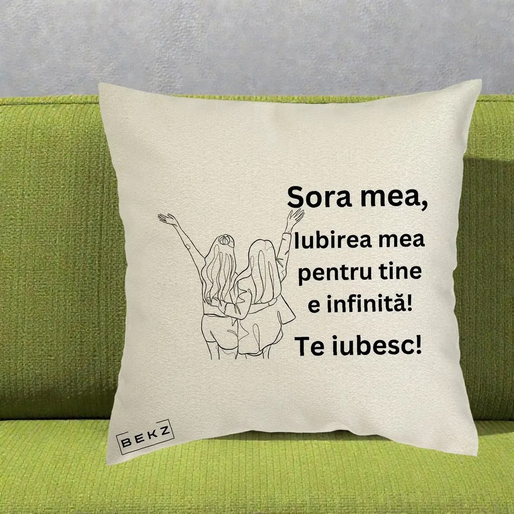 Cadou pentru Sora - Perna Personalizata Sora Mea Te Iubesc Line Art Doua Fete cu Brate Ridicate, 40x40 cm, Ecru, Husa Detasabila, Perna Inclusa, BEKZ®