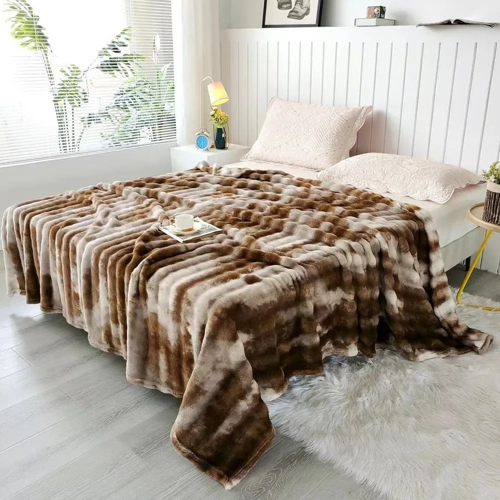 Cuvertură maro din micropluș/cocolino 150x200 cm Victory – My House