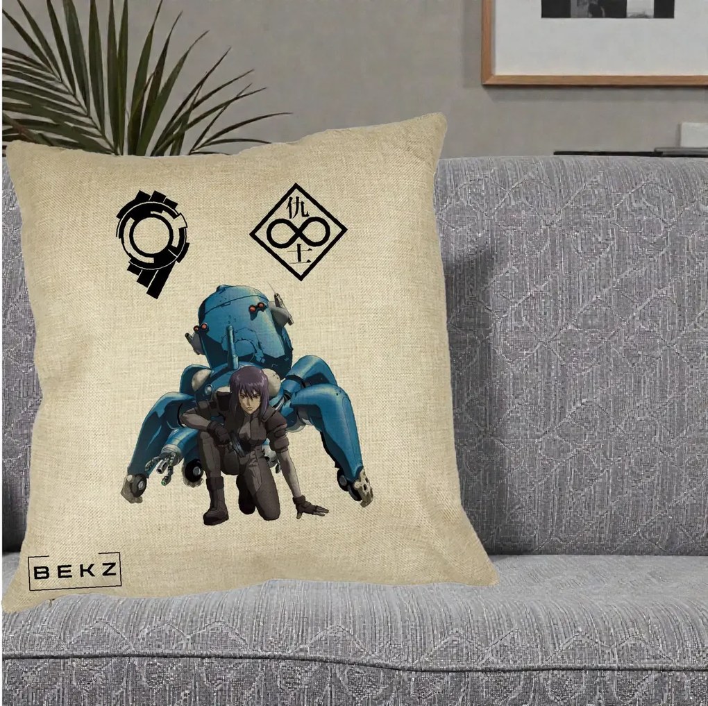 Perna Personalizata Ghost in the Shell Motoko si Tachikoma, 40x40 cm, Crem, Husa Detasabila, Perna Inclusa, BEKZ®