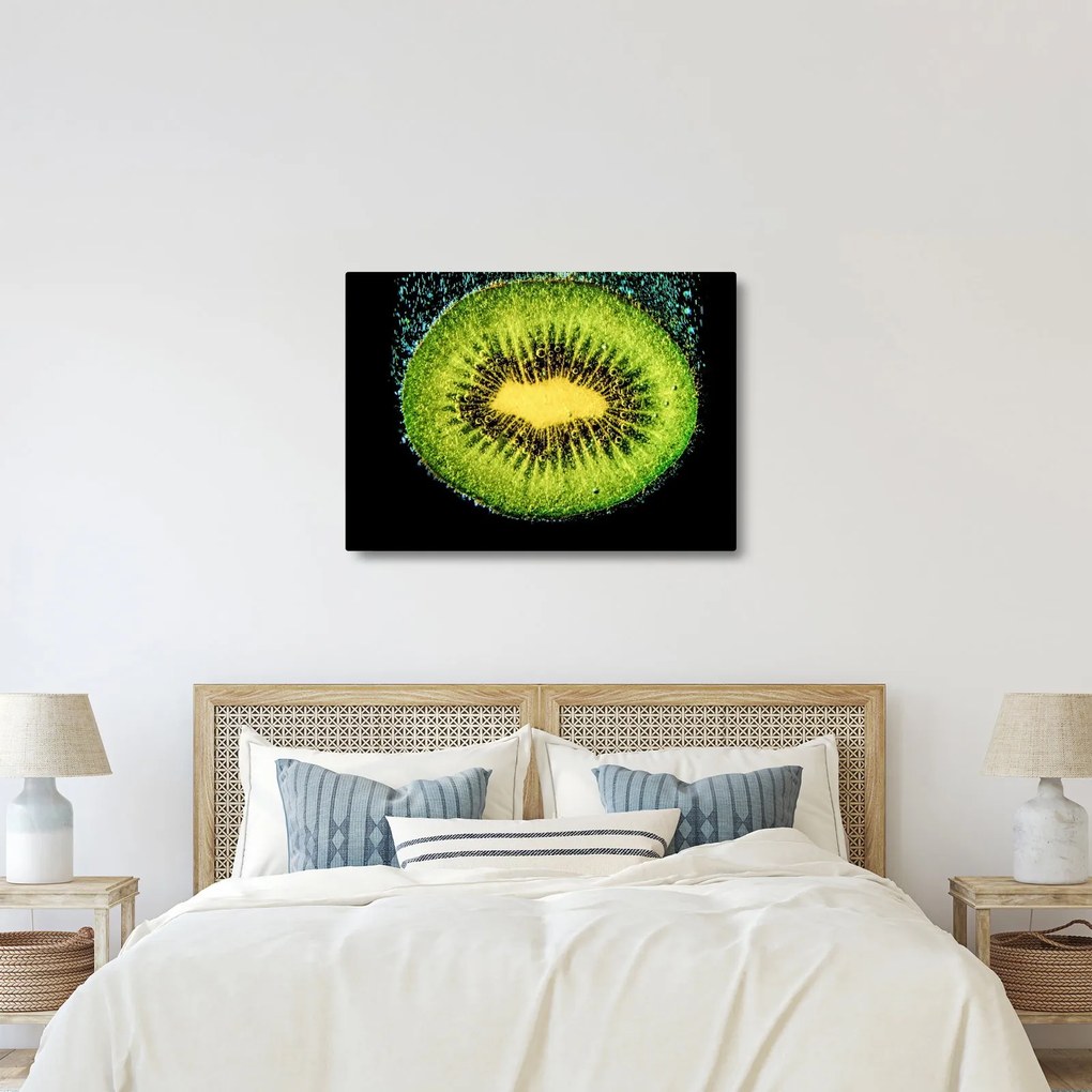 Tablou - detailu cu kiwi în apă (70x50 cm)