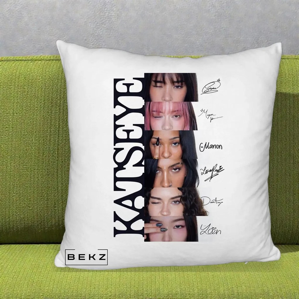 Perna Personalizata K-pop KATSEYE Semnaturi Membre Foto, 40x40 cm, Alb Pufos, Husa Detasabila, Perna Inclusa, BEKZ®