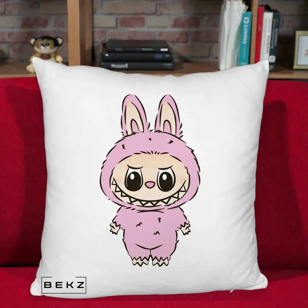 Perna Personalizata Labubu Mov Pastel, 40x40 cm, Alb Pufos, Husa Detasabila, Perna Inclusa, BEKZ®