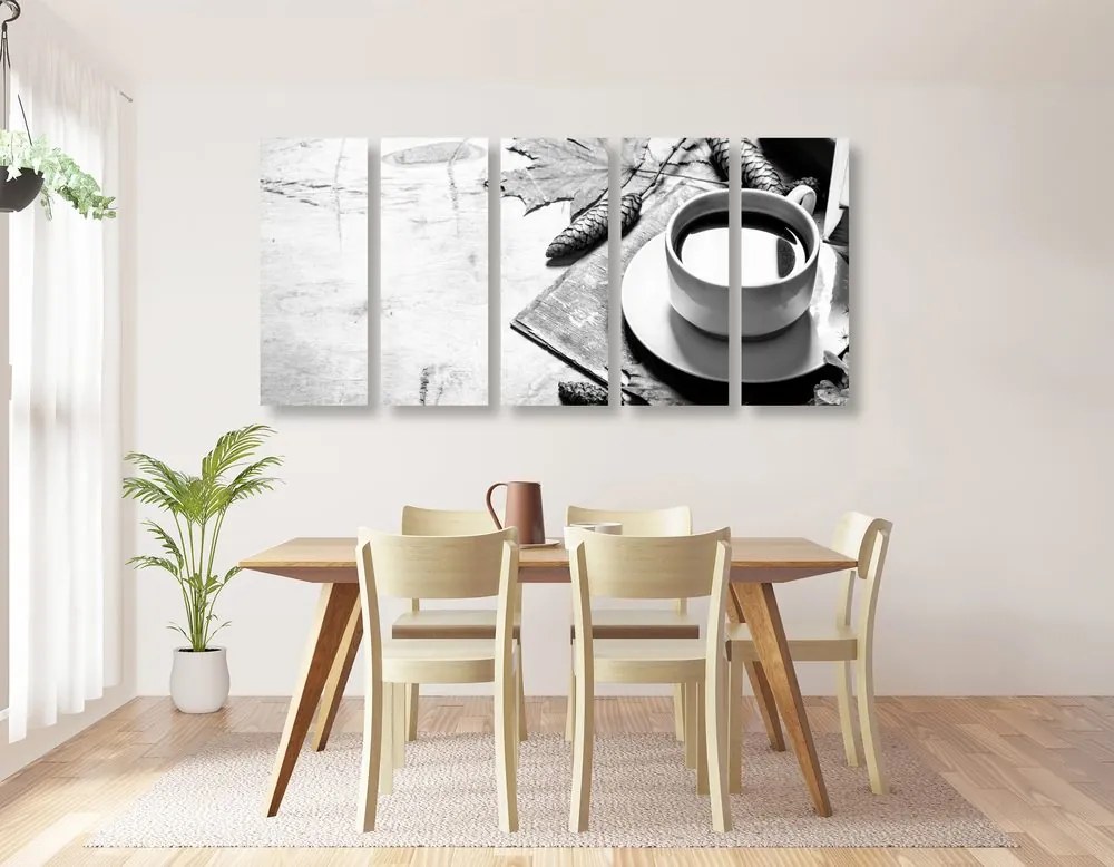 Tablou 5-piese o cană de cafea cu atingere de toamnă în design alb-negru