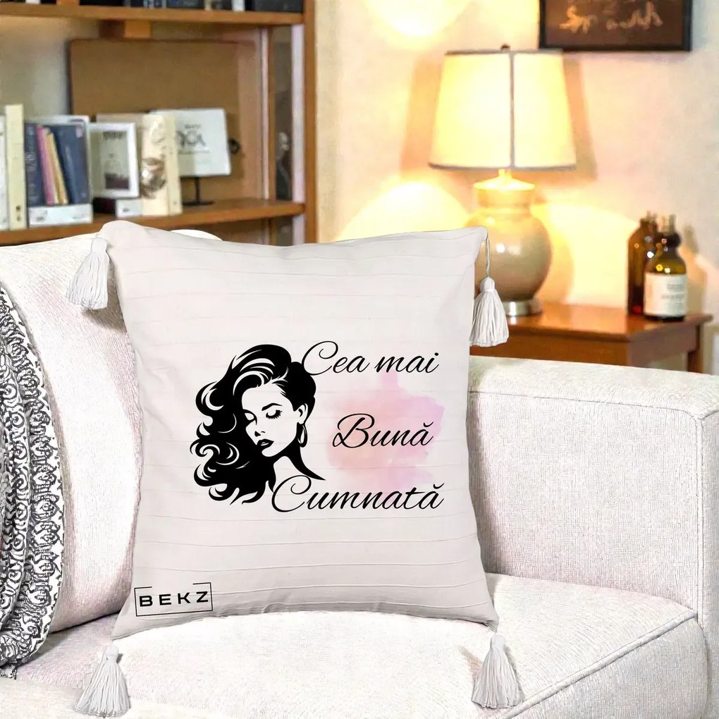 Cadou pentru Cumnata - Perna Personalizata Cea mai Buna Cumnata cu Silueta Dama si Pete Roz, 40x40 cm, Bej cu Franjuri, Husa Detasabila, Perna Inclusa, BEKZ®