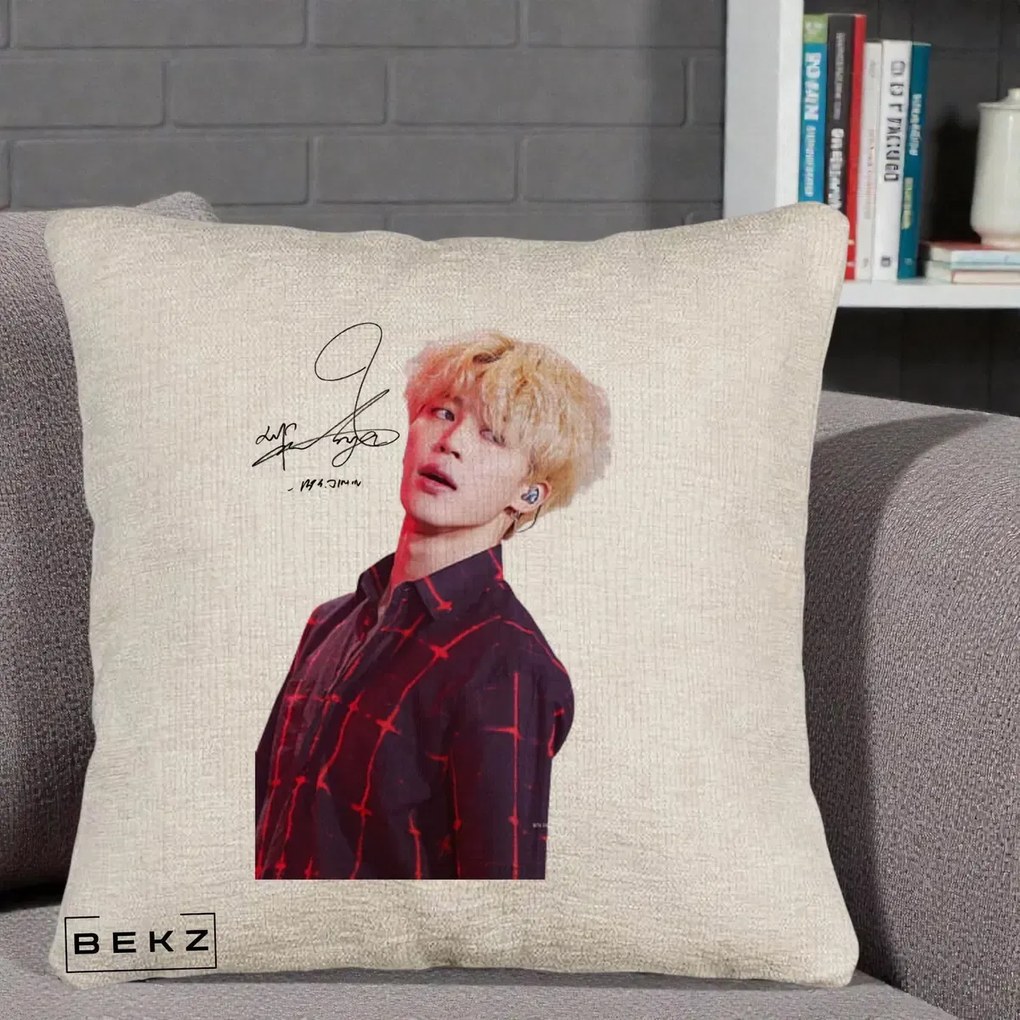 Perna Personalizata K-pop BTS Jimin Portret Artistic par Blond Autograf, 40x40 cm, Bej Canapea, Husa Detasabila, Perna Inclusa, BEKZ®