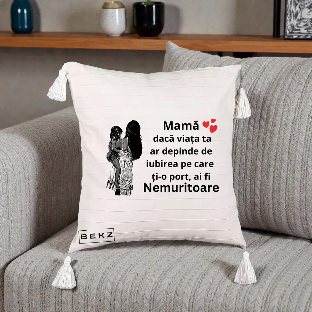 Cadou pentru Mama - Perna Personalizata Mama Nemuritoare Imbratisare, 40x40 cm, Bej cu Franjuri, Husa Detasabila, Perna Inclusa, BEKZ®