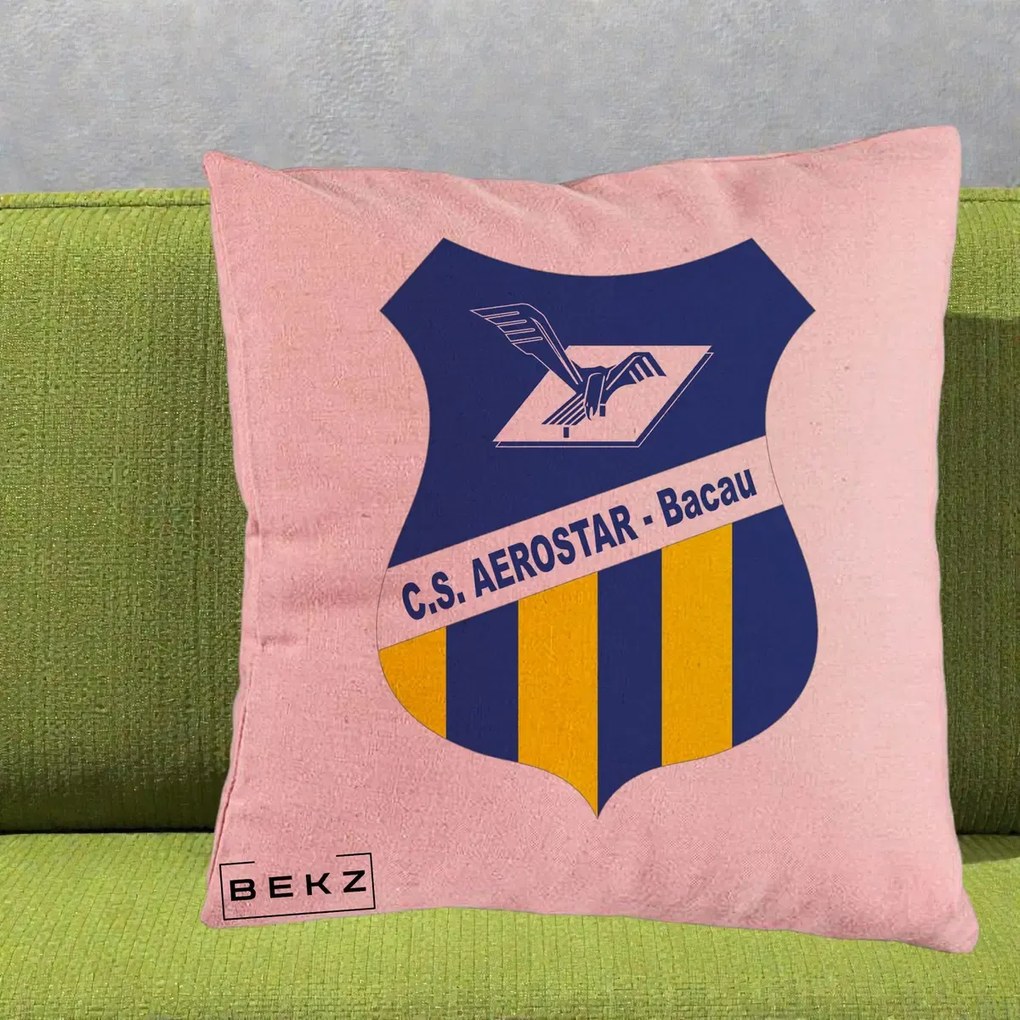 Perna Personalizata CS Aerostar Bacau Fotbal, 40x40 cm, Roz, Husa Detasabila, Perna Inclusa, BEKZ®