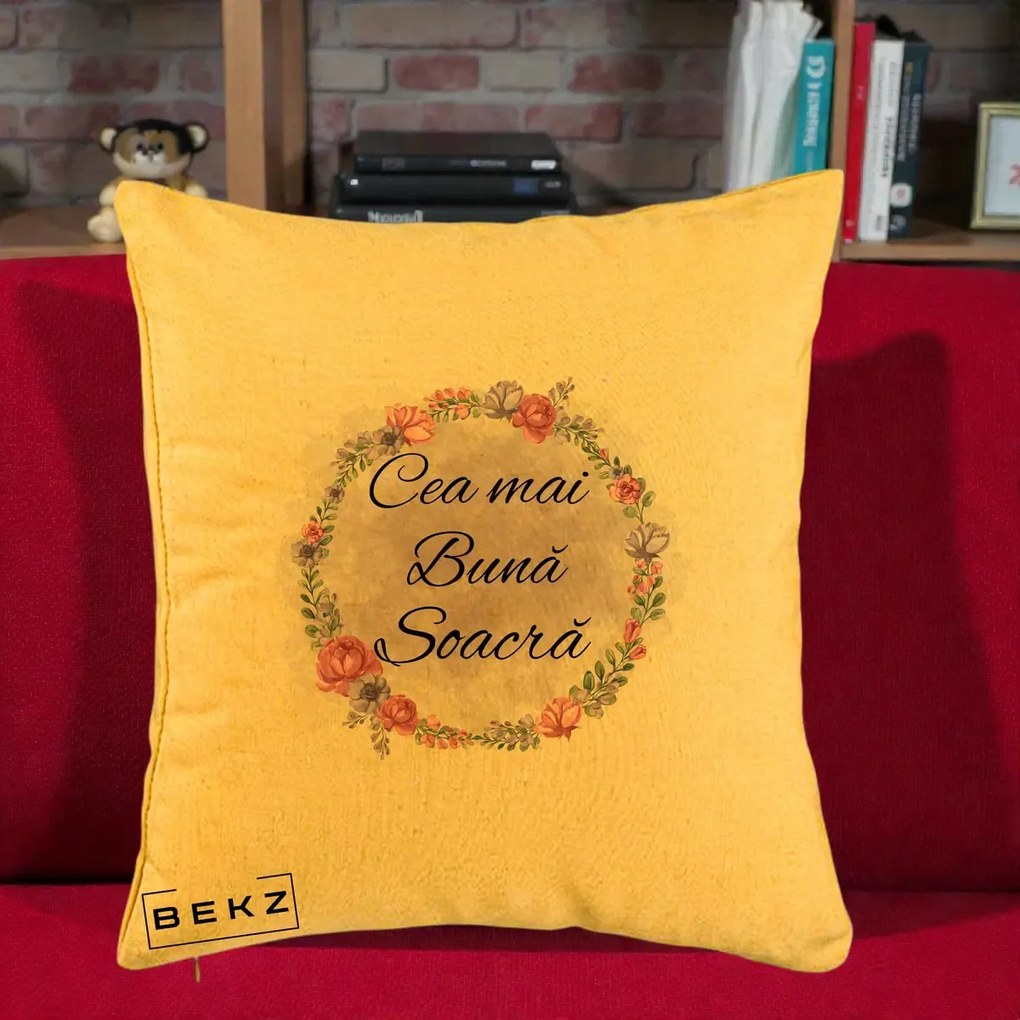 Cadou pentru Soacra - Perna Personalizata Cea mai Buna Soacra cu Coronita Flori Roz si Mov, 40x40 cm, Galben, Husa Detasabila, Perna Inclusa, BEKZ®