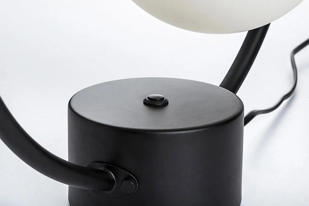 Veioza/Lampa de masa stil modern Mesiro