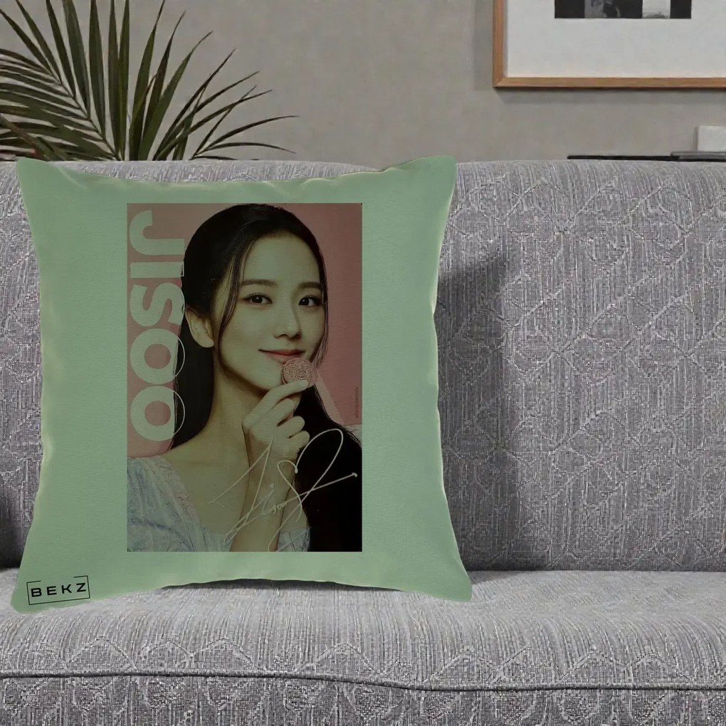 Perna Personalizata K-pop BLACKPINK Jisoo cu Semnatura si Fond Roz, 40x40 cm, Verde, Husa Detasabila, Perna Inclusa, BEKZ®