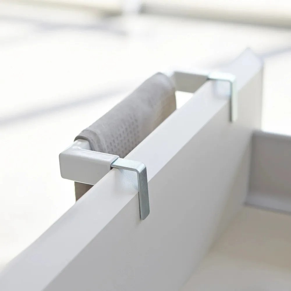 Suport pentru prosoape de bucătărie alb de agățat Tower – YAMAZAKI