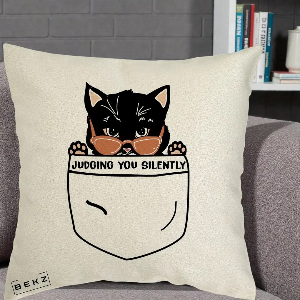Perna Decorativa Judging You Silently Pisica Buzunar, 40x40 cm, Ecru, Husa Detasabila, Perna Inclusa, BEKZ®