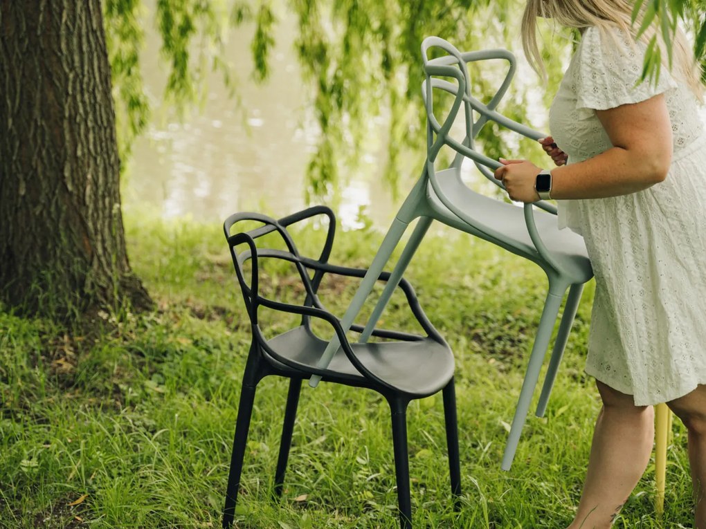 OFERTA Scaun din plastic negru KATO calitatea II.