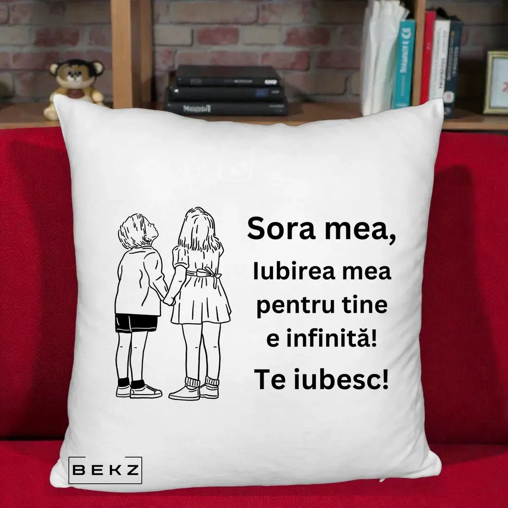 Cadou pentru Sora - Perna Personalizata Sora Mea Te Iubesc Copii Tinand Maini Line Art, 40x40 cm, Alb Pufos, Husa Detasabila, Perna Inclusa, BEKZ®