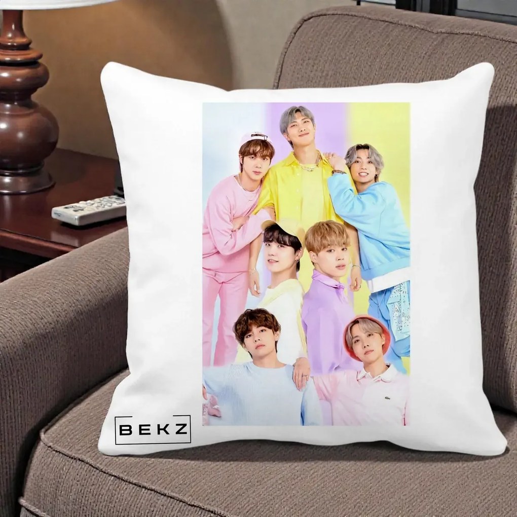 Perna Personalizata K-pop BTS Foto Grup Pastel Colorat cu 7 Membrii, 40x40 cm, Alba Mata, Husa Detasabila, Perna Inclusa, BEKZ®