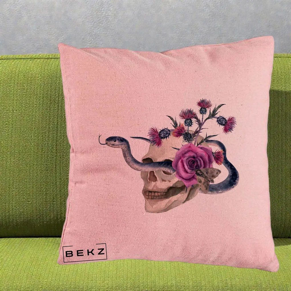 Perna Decorativa Craniu cu Sarpe si Trandafiri Gothic, 40x40 cm, Roz, Husa Detasabila, Perna Inclusa, BEKZ®