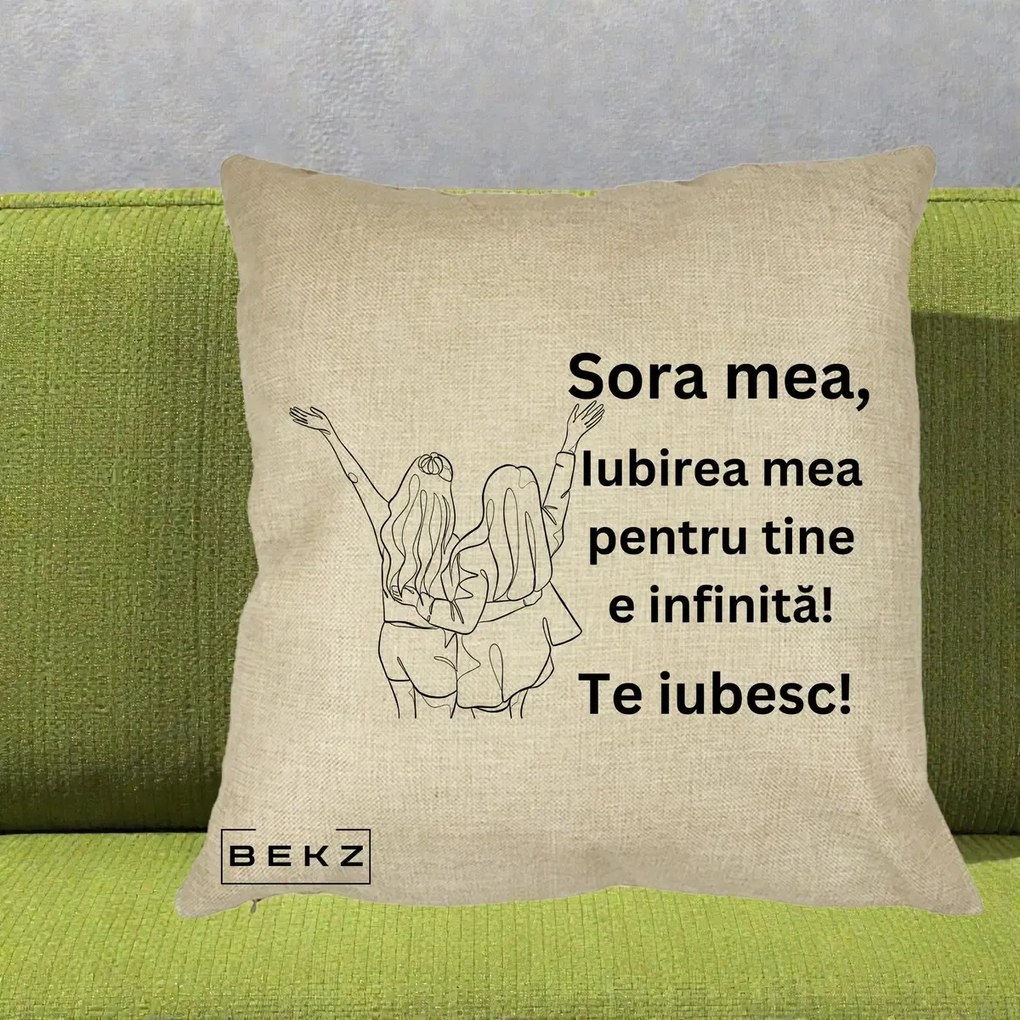 Cadou pentru Sora - Perna Personalizata Sora Mea Te Iubesc Line Art Doua Fete cu Brate Ridicate, 40x40 cm, Crem, Husa Detasabila, Perna Inclusa, BEKZ®