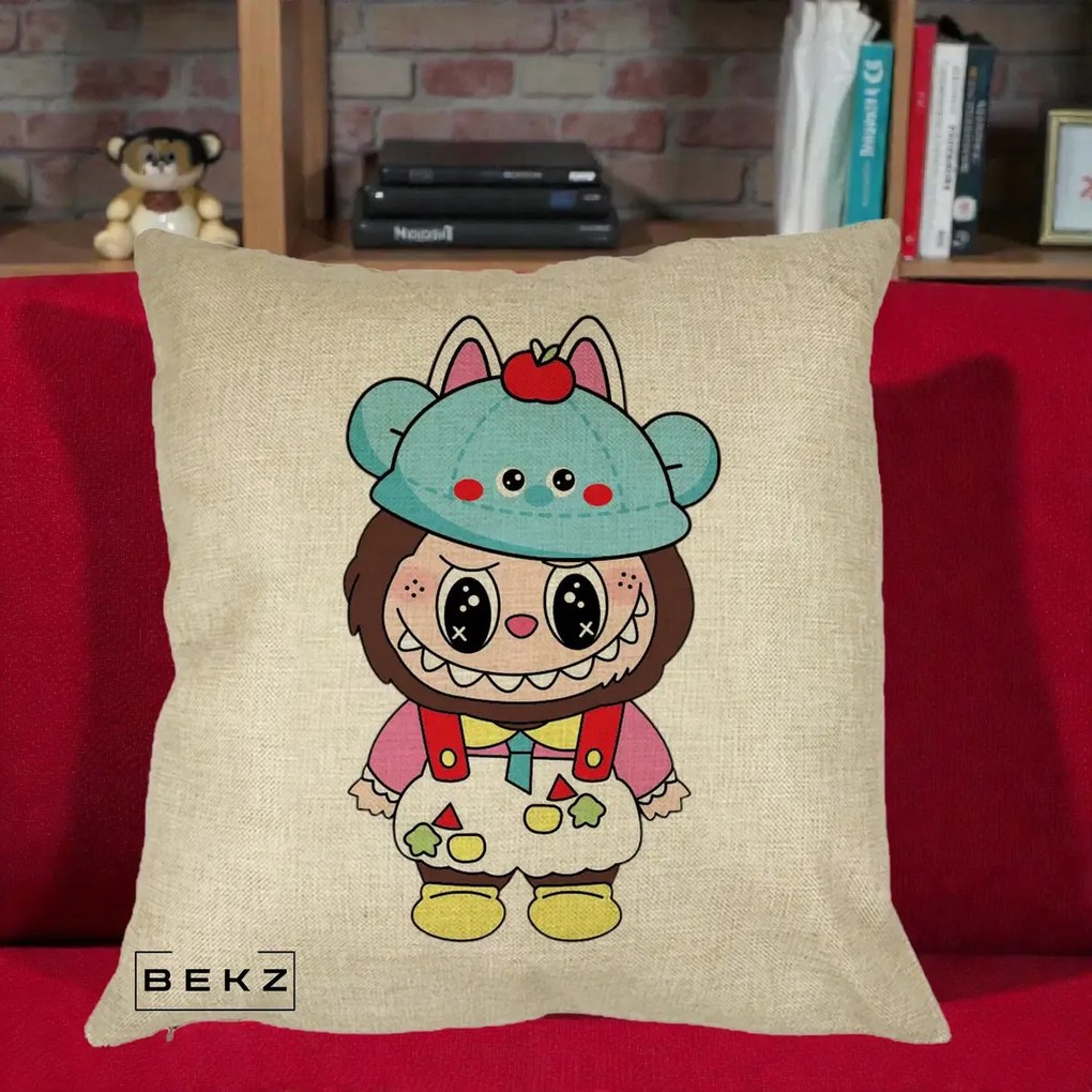 Perna Personalizata Labubu x Urs Albastru Colorat, 40x40 cm, Crem, Husa Detasabila, Perna Inclusa, BEKZ®